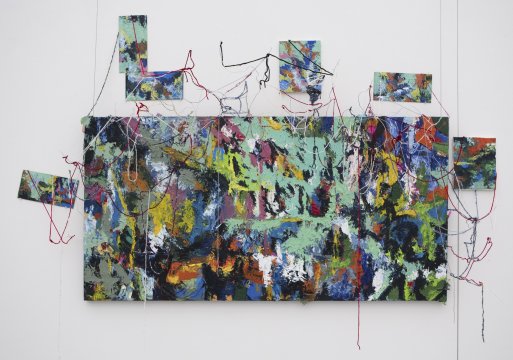 佐藤理子　「包囲」　<br class="hidden-sp">油彩・針金・毛糸他　92.5×183㎝＋α　